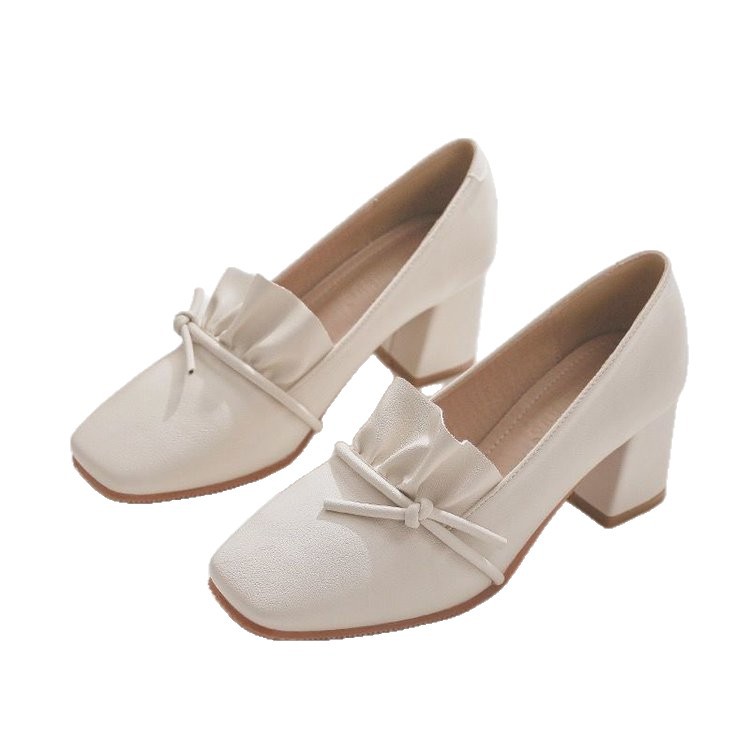 Calzado de tacón alto para niños y niñas de Mary Jane 2025 nuevo estilo pequeño viento de fragancia versátil un taconero grueso botón de perla zapatos franceses para mujeres
