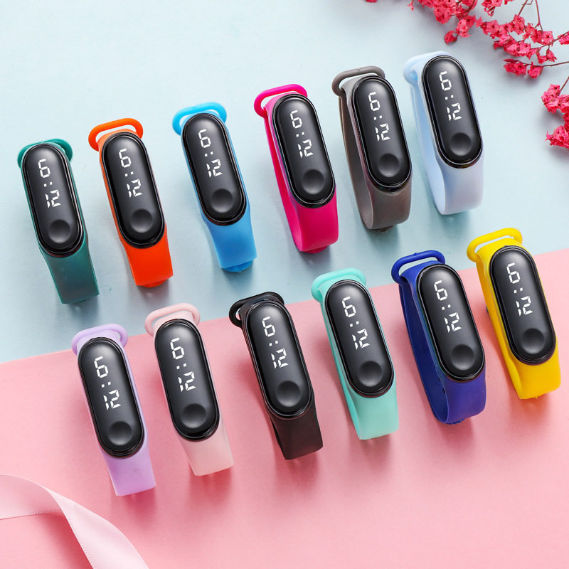 Hot Sale New Led White Light Fashion Student Couple Leisure Sports Waterproof Touch Touch Digital Watch