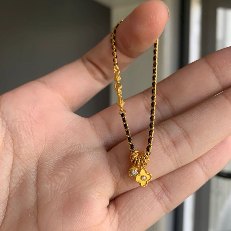 Gold-Colored Four-Leaf Clover Bracelet for Women, New Popular Style, High-End Luxury, Versatile, Fashionable, Elegant Small Diamond Woven Rope Bracelet
