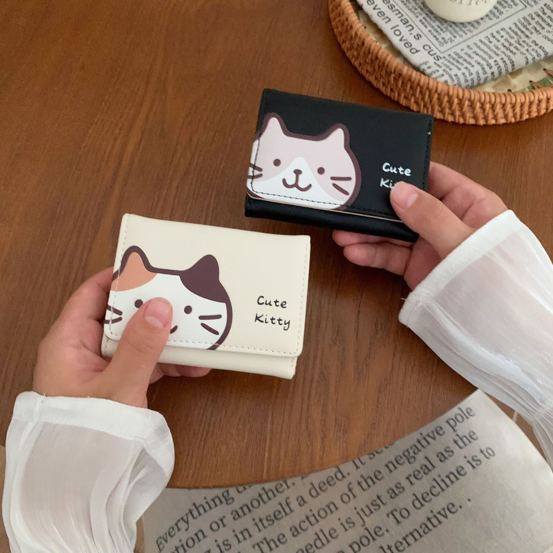 Estilo caliente transfronterizo nuevo estilo billetera corta para mujer al por mayor impresión japonesa billetera corta para mujer moda todo fósforo