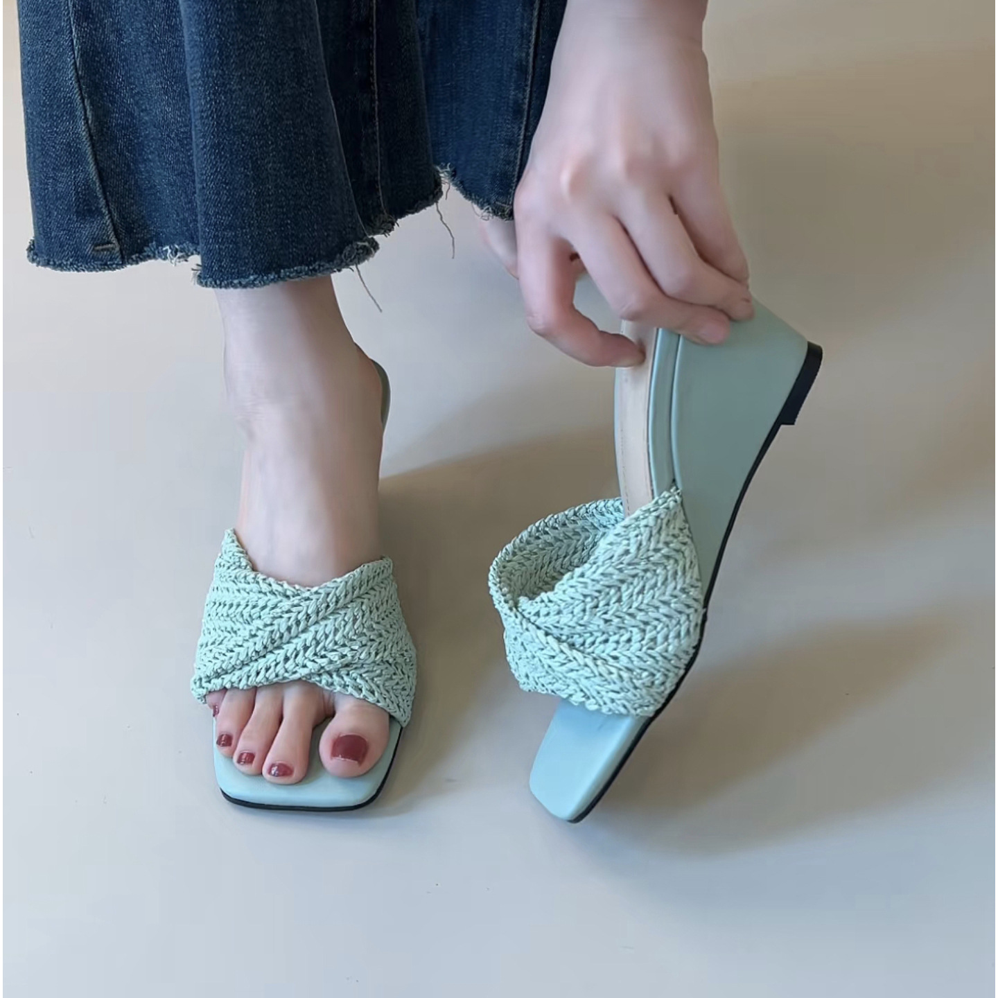Sandal cao gót nữ quai chéo mũi vuông hở ngón, gót thô 6 cm — Cao gót màu trắng gạo 6 cm