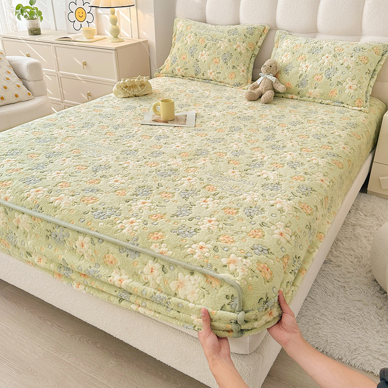 Milk Velvet Bed Cover Three-piece Set Winter Thickened Simmons Bed Cover Protective Cover fleece-lined Bed Sheet Single-piece Bed Cover Quilt Sheet Milk Velvet Bed Cover Three-piece Set Winter Thickened Simmons Bed Cover Protective Cover fleece-lined Bed Sheet Single-piece Bed Cover Quilt Sheet