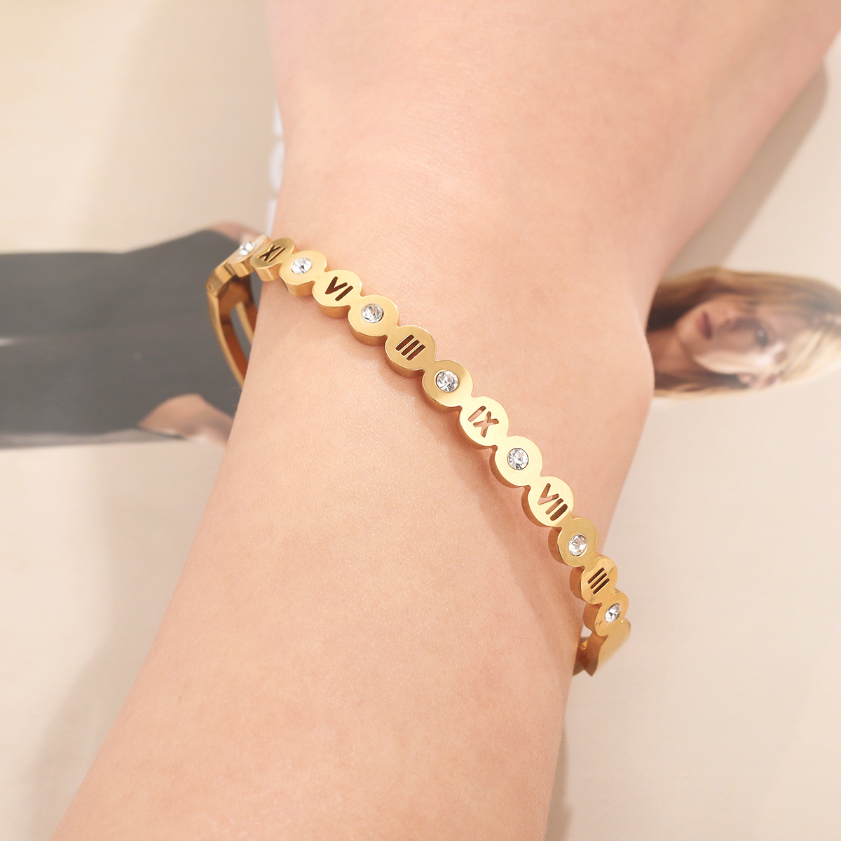 Diamante de acero inoxidable romano pulsera digital hueco diamante hebilla de las mujeres pulsera de acero inoxidable al por mayor