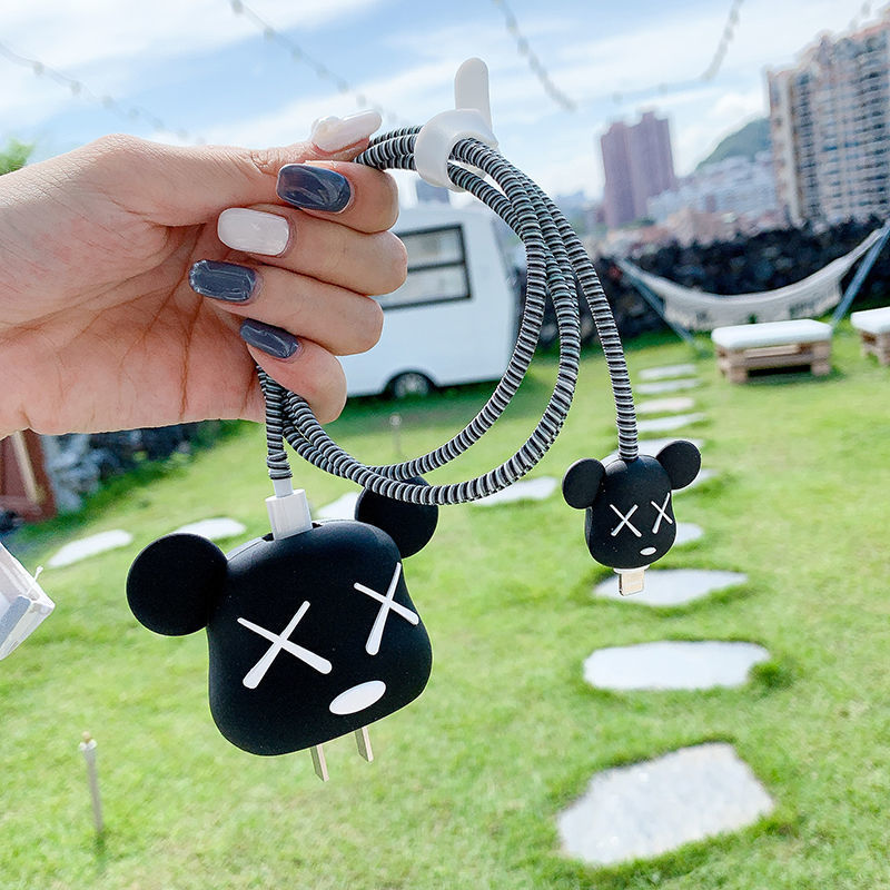 2023 nuevo cargador de dibujos animados cubierta protectora adecuada para Apple carga rápida cabeza 18/20W estándar europeo estándar americano aplicable