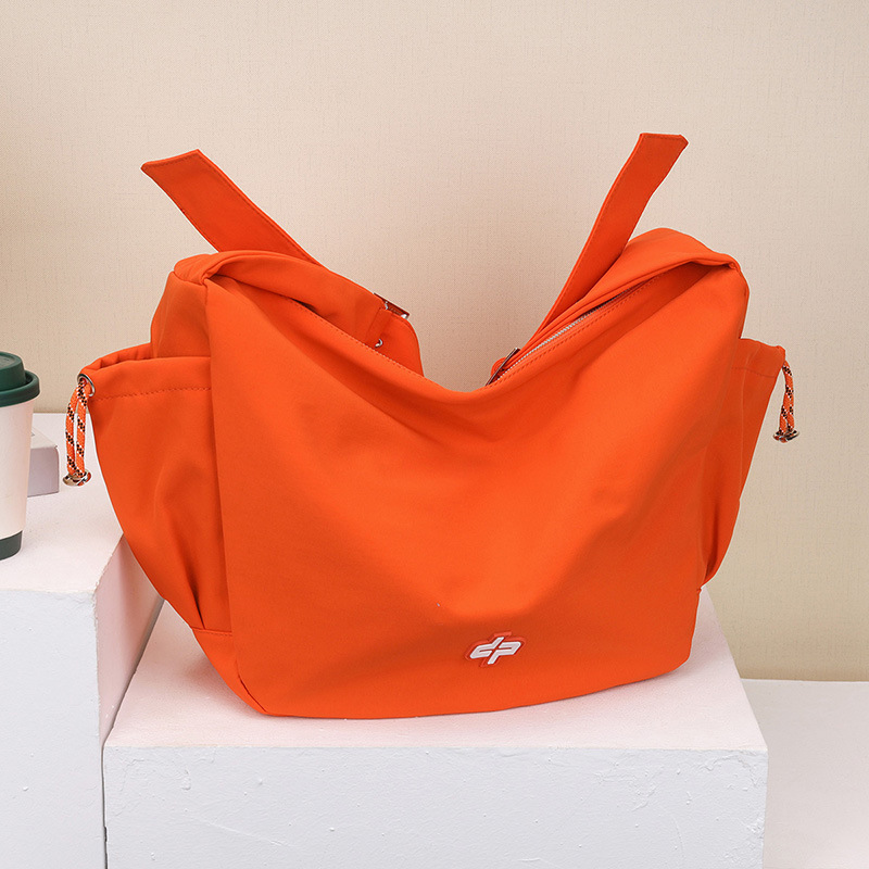 时尚斜挎饺子包斜挎潮流通勤大容量托特休闲简约运动单肩旅行包