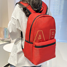 ����ĸ���ơ����ⱳ����Ů�����д�W��X�����e���д�����У�@��