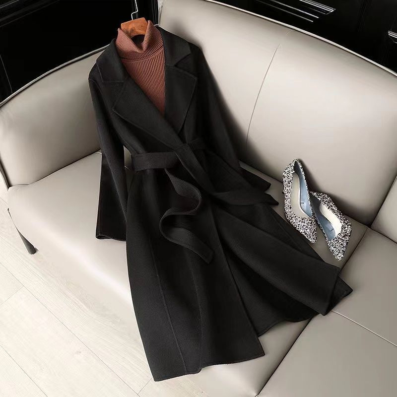 秋冬の新型の毛はコートの女性の中で長いタイプの膝を越えて身を修めるのはラシャのコートの高級な毛のコートの女性です。|undefined