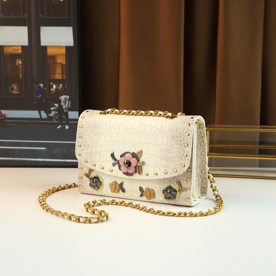 High-end Small Square Handbag With Lace Trim And Lock Clasp_voghion.com