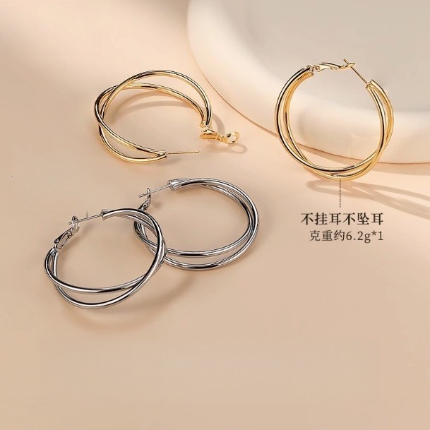 レトロな香港スタイルの女性用二層ラージフープイヤリング、メタルフープイヤリング、ハイエンドニッチイヤリング卸売|undefined