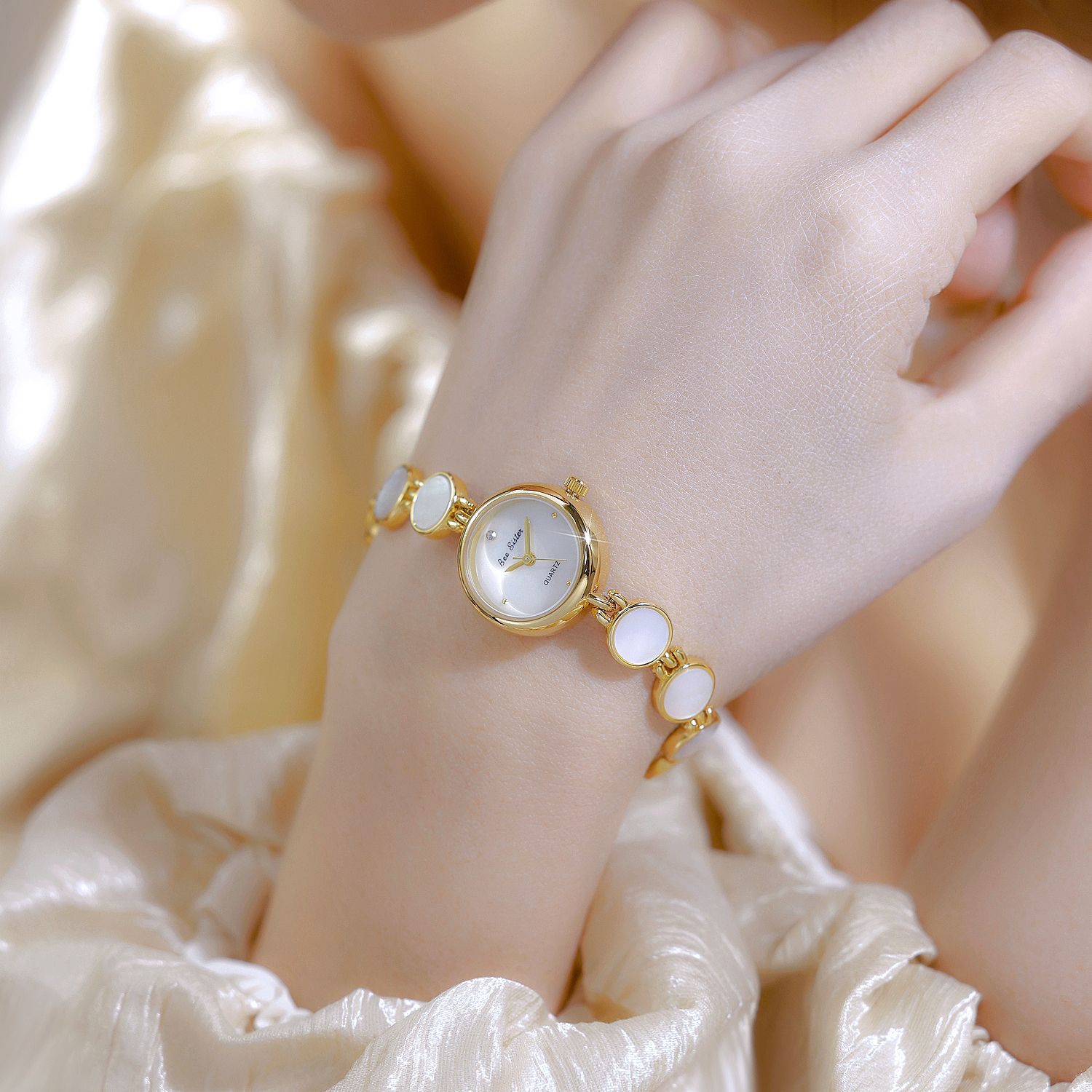 60g Weight Tempered Glass Mirror Material Fine Steel Strap Material Watch Classification Pointer Display Type Jewelry Buckle Buckle Style Round Dial Shape Holiday, Daily Occasion Quartz Movement Solid Color Pattern All Seasons Season Women's Gender Casual, Classic Style Style Casual Classic Style Solid Color Jewelry Buckle Quartz Watch 8