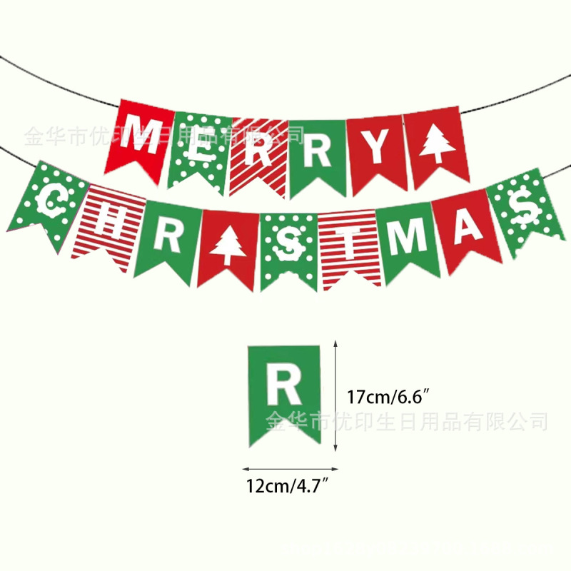 国境を越えた新しいクリスマス楽しいクリスマス紙は旗を引いてクリスマスパーティーのシーンに装飾用品を配置する|undefined