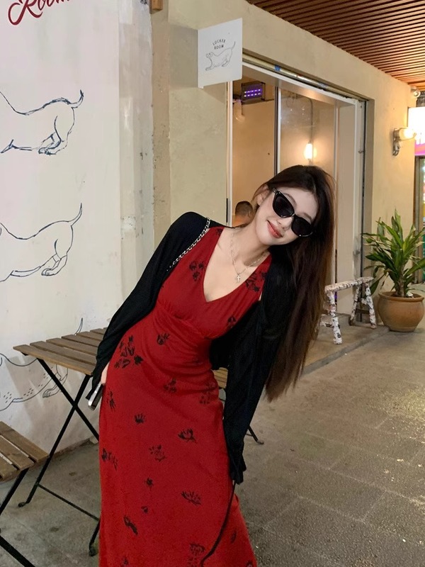 纯欲风红色连衣裙吊带长裙度假风套装女早秋季黑色防晒开衫两件套|undefined