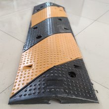 中昱供应铸钢减速带 公路汽车交通设施 承重200吨减速板