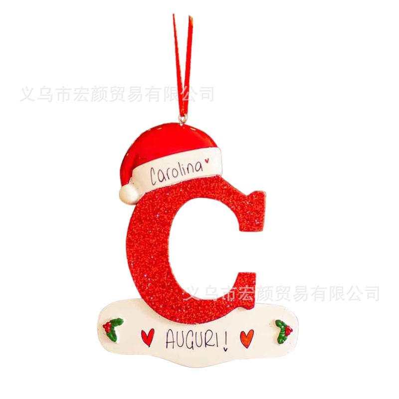 国境を越えた新しい26文字の英語の車がクリスマスツリーを飾って家の装飾品を飾っている|undefined