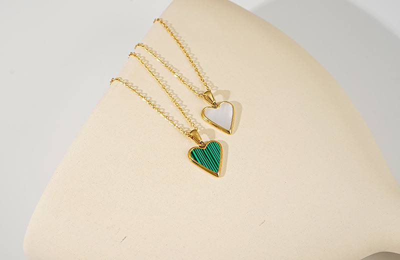 Heart Shaped Enamel Fashion Retro Pendant Simple Titanium Steel Clavicle Necklace display picture 5