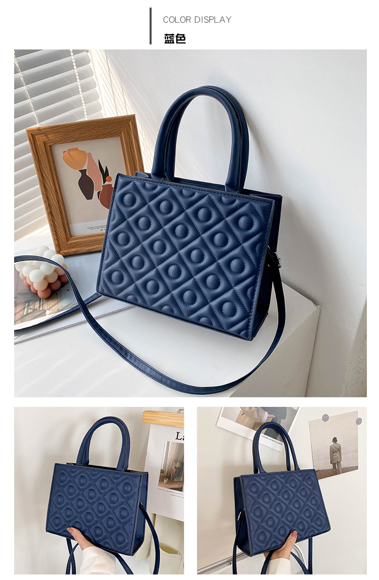 Retro Solid Color Handbag Fashion Shoulder Bag Casual Rhombus Embossing Messenger Bag display picture 5