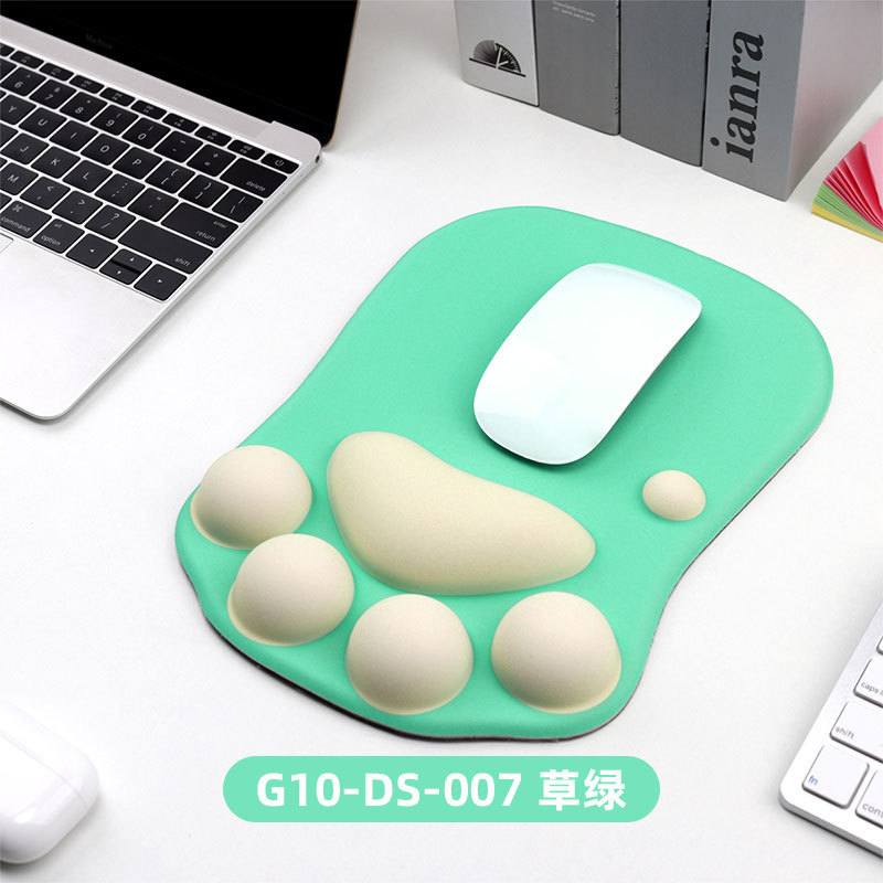 Lindo gato-verde hierba