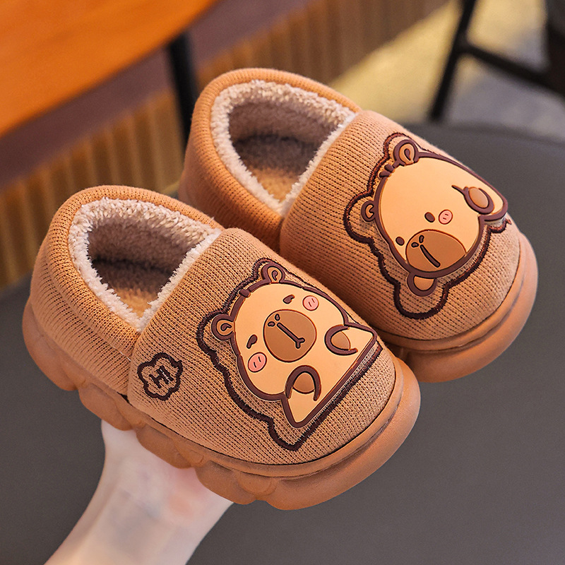 Capibara invierno zapatillas de algodón para niños, calentamiento y pelusa de fondo grueso, zapatos de algodón para niños de tamaño medio y grande.