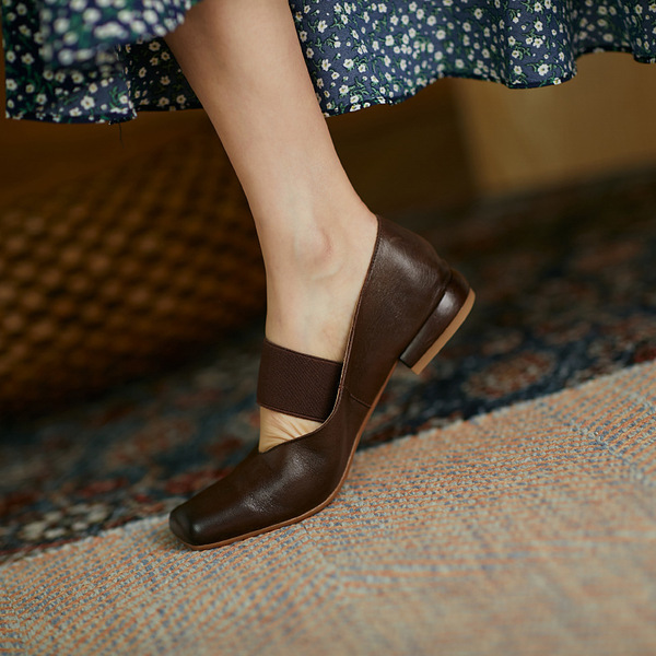 Retro Mary Jane shoes square toe with a strap flat made of soft…