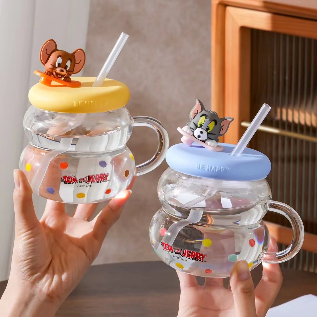 Gato y ratón tazas de vidrio de alto valor facial tazas de agua caseras con tazas de paja regalo de cumpleaños lindas tazas de agua potable dibujos animados