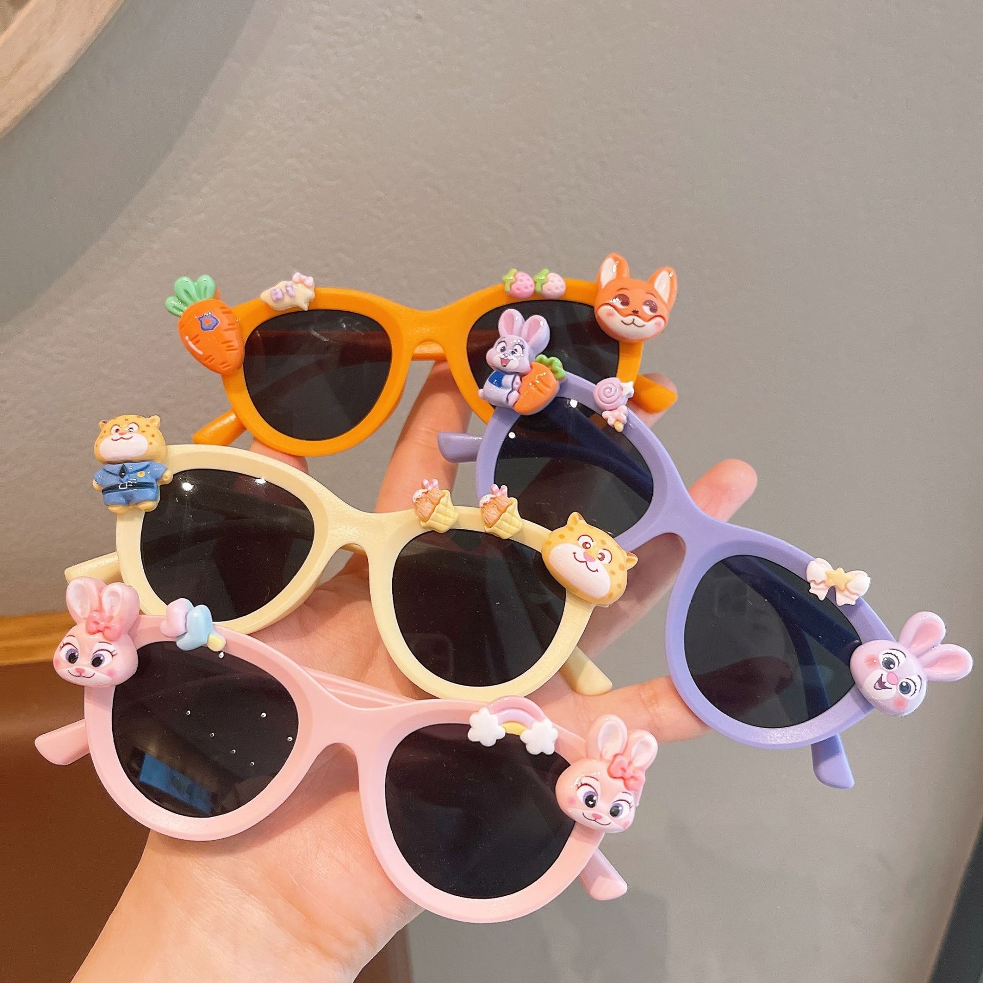 Nuevas gafas de sol para niños lindas gafas de sol de dibujos animados para bebés decoración extraña fotos juguetes para niños