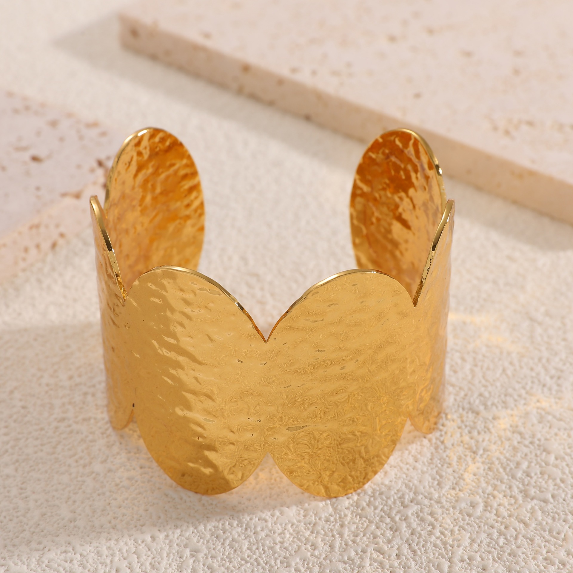 Europa y los Estados Unidos oro galvanizado imitación de frita abertura pulsera temperamento pulsera de moda transfronteriza lujo ligero alta sensación de joyas al por mayor
