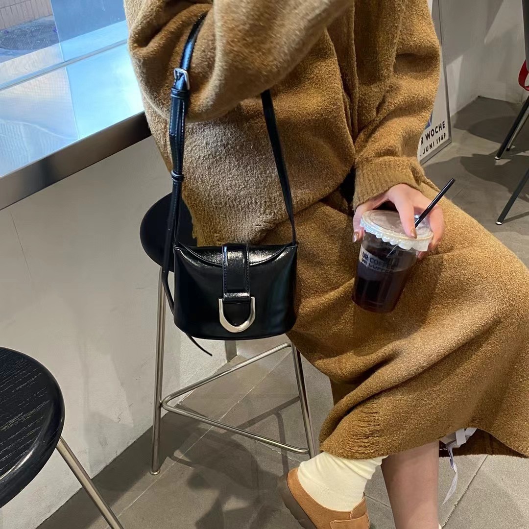 레드 라이딩 북 같은 스타일 레트로 호스 슈 버클 프라이 가방 간단한 섬유 미니 휴대용 작은 사첼 버킷 가방