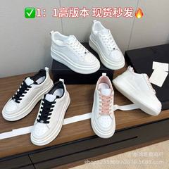 高板の小さい香の風の厚い底のパンダの靴の2025春夏の新型の通気性の運動のカジュアルな靴