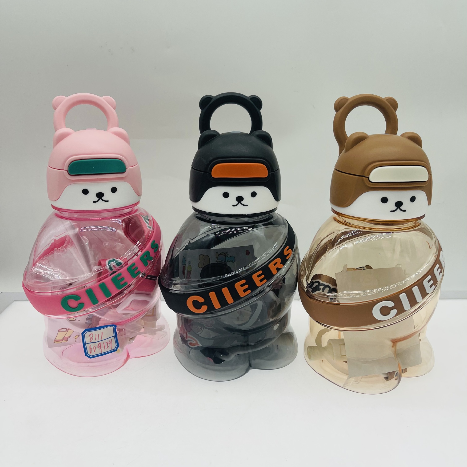 Youyun 8111 dibujos animados nueva muñeca de los niños hervidor de agua de plástico 900ml capacidad paja portátil taza de paja al por mayor