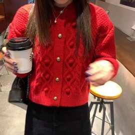 红色毛衣复古金属扣麻花针织开衫上衣女韩系短款冬新款软糯毛衣