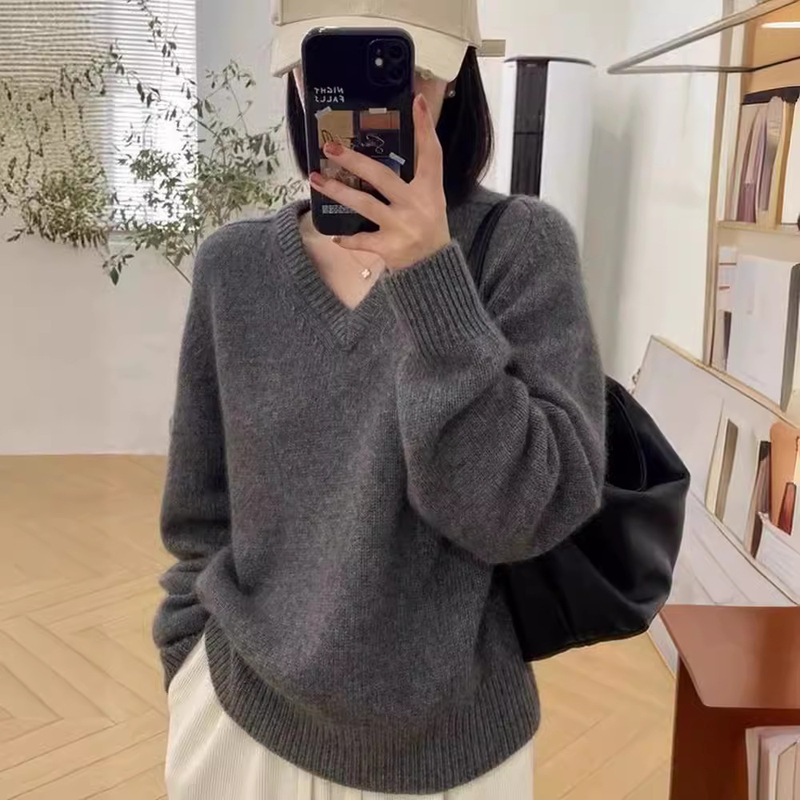 European V-neck 100% pure woolen sweater women's autumn and winter loose soft glutinous low collar cashmere thickened bottoming casual sweater