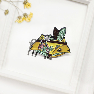 Cartoon creative flowers cover one-eyed Fox personality design drop oil brooch fashion animal head badge