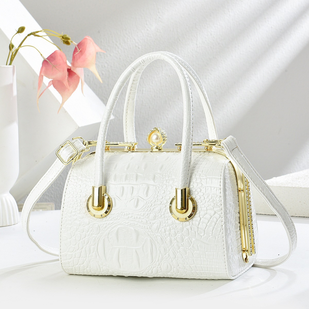 Bolso de cena para mujeres 2025, nuevo bolso de mano universal, bolso de hombro, bolso de viaje elegante de mujer, bolso de diamante de abrazadera de mujer