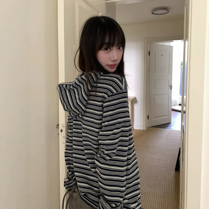 Wear this! 【Striped Hoodie】Korean-style campus fashion long-sleeve t-shirt for women, super popular on Instagram, warm top for autumn and winter Wear this! 【Striped Hoodie】Korean-style campus fashion long-sleeve t-shirt for women, super popular on Instagram, warm top for autumn and winter