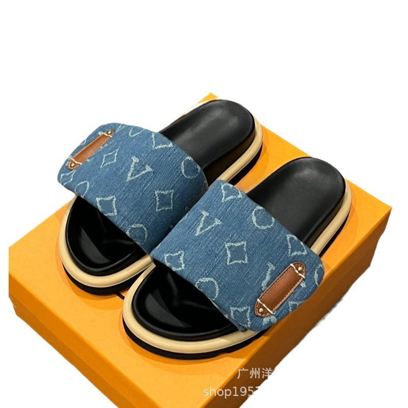 Zapatillas de velcro de suela gruesa para mujer 2024 verano nuevo estilo exterior moda antideslizante letras de mezclilla pareja chanclas