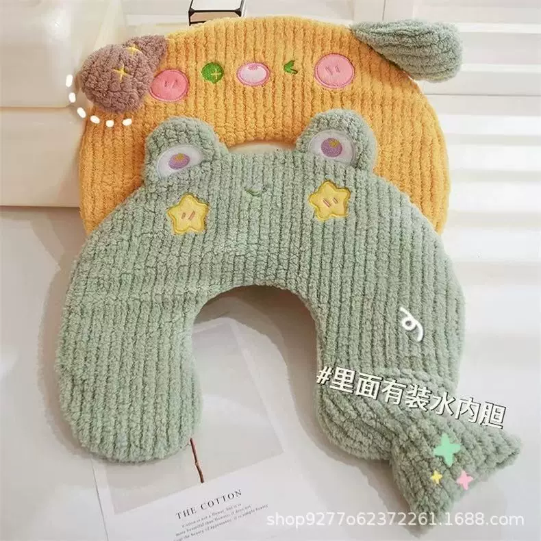 新款卡通月亮绒u型枕热水袋冬季热敷午休可爱注水肩颈U枕批发