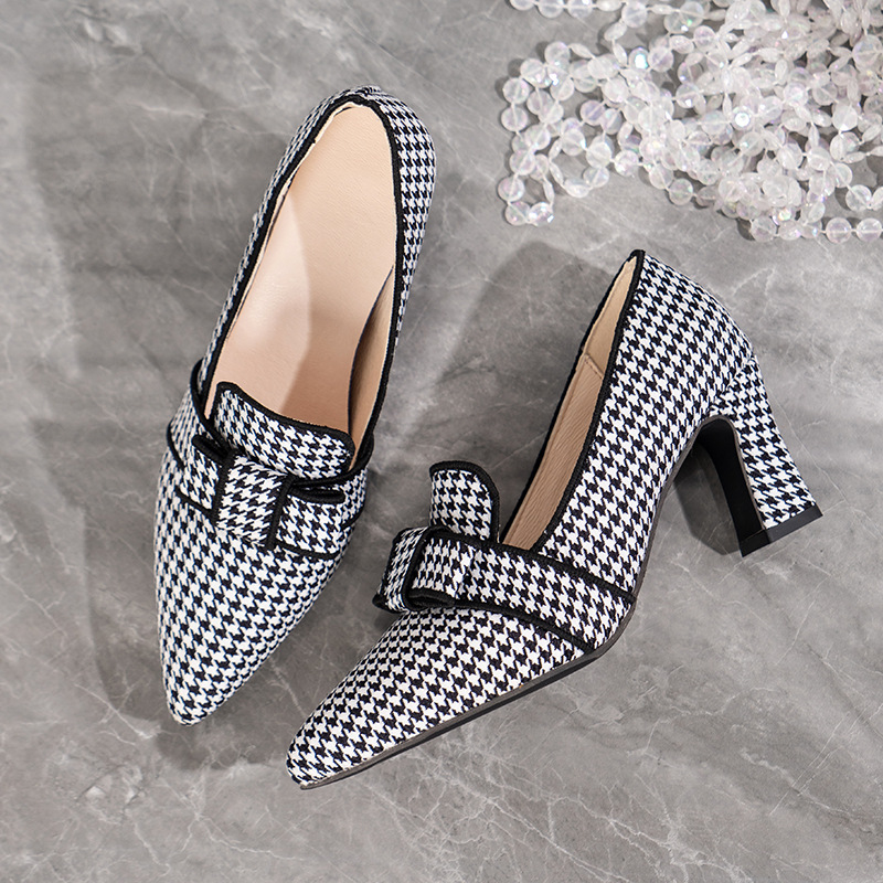 2024 Primavera Nuovo di Grandi Dimensioni del Commercio Estero Scarpe da Donna Stile Maturo Sub-Vamp Punta a Punta Tacchi Spessi Moda Singoli Pattini Delle Donne lz_voghion.com