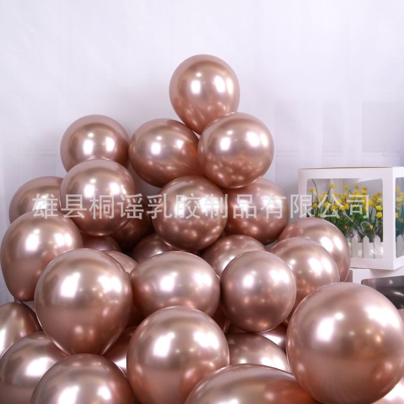 誕生日に風船を配置して結婚します。現場に風船を配置します。|undefined
