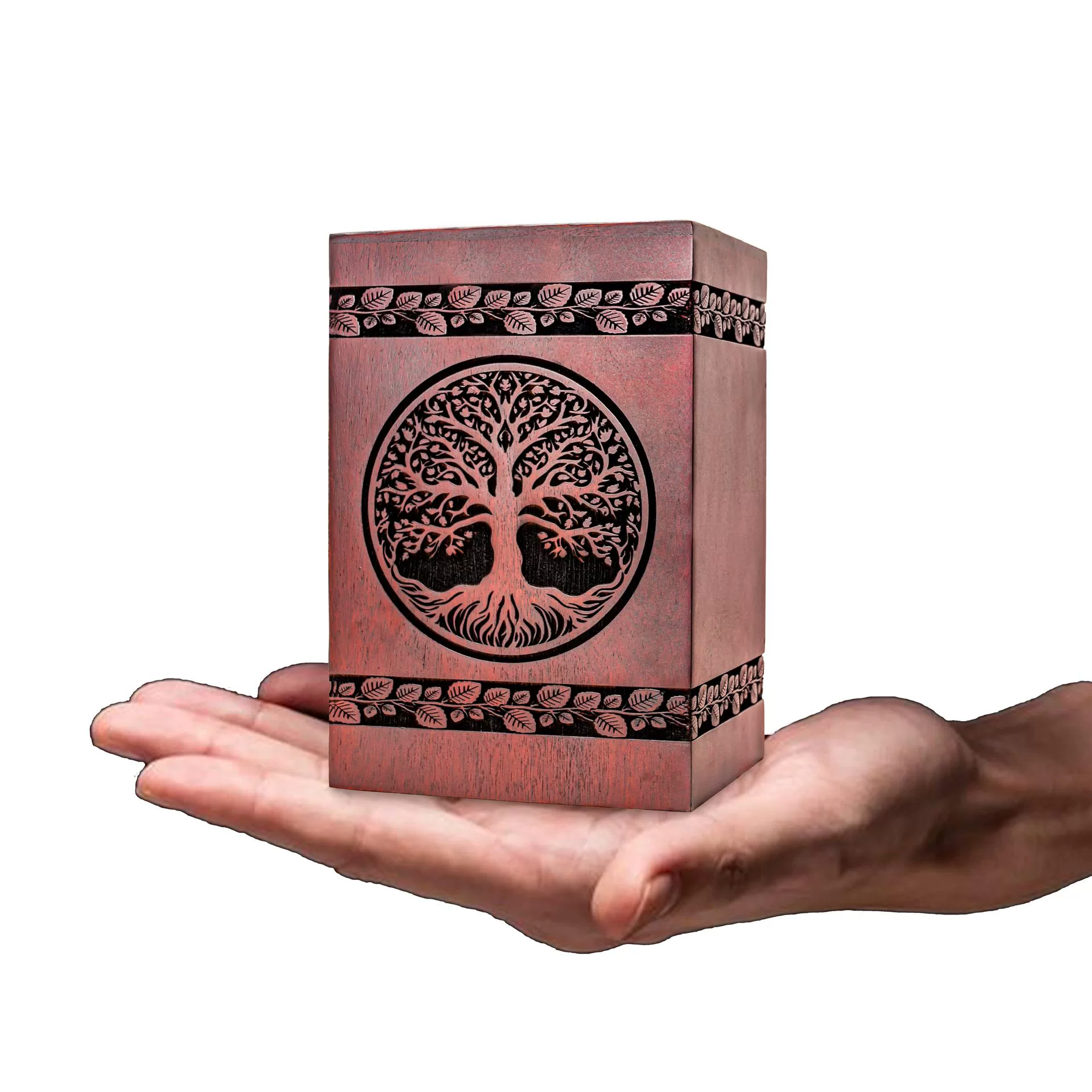 Деревянная урна вырезана из дерева жизни