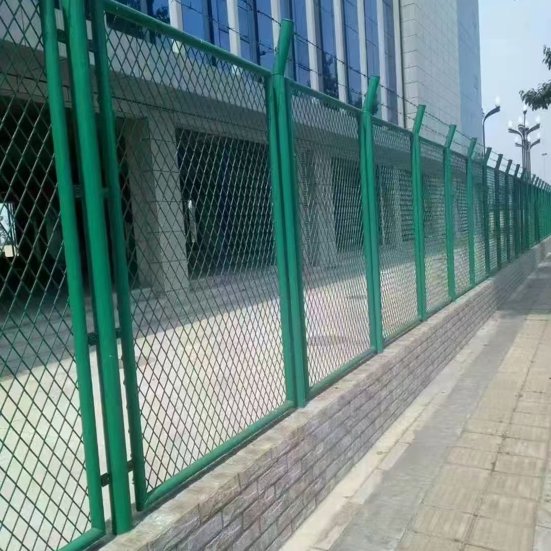 重庆高速公路护栏网圈地养殖钢丝网河道水库光伏电站双边丝护栏网