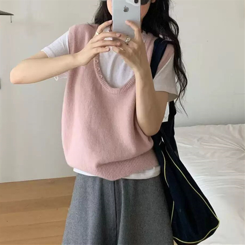 Designed Buttoned Large U-Neck Pure Color Knitted Vest Women's New Loose Layered Waistcoat Sweater Vest Designed Buttoned Large U-Neck Pure Color Knitted Vest Women's New Loose Layered Waistcoat Sweater Vest