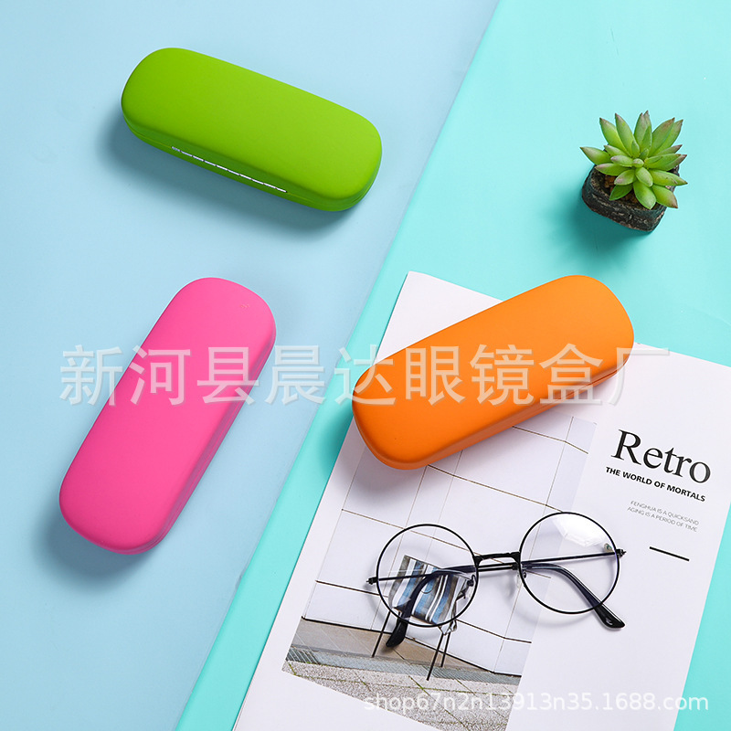 Wholesale Korean version of men's and women's students ins simple fresh cute solid color anti-drop slip portable glasses case free logo