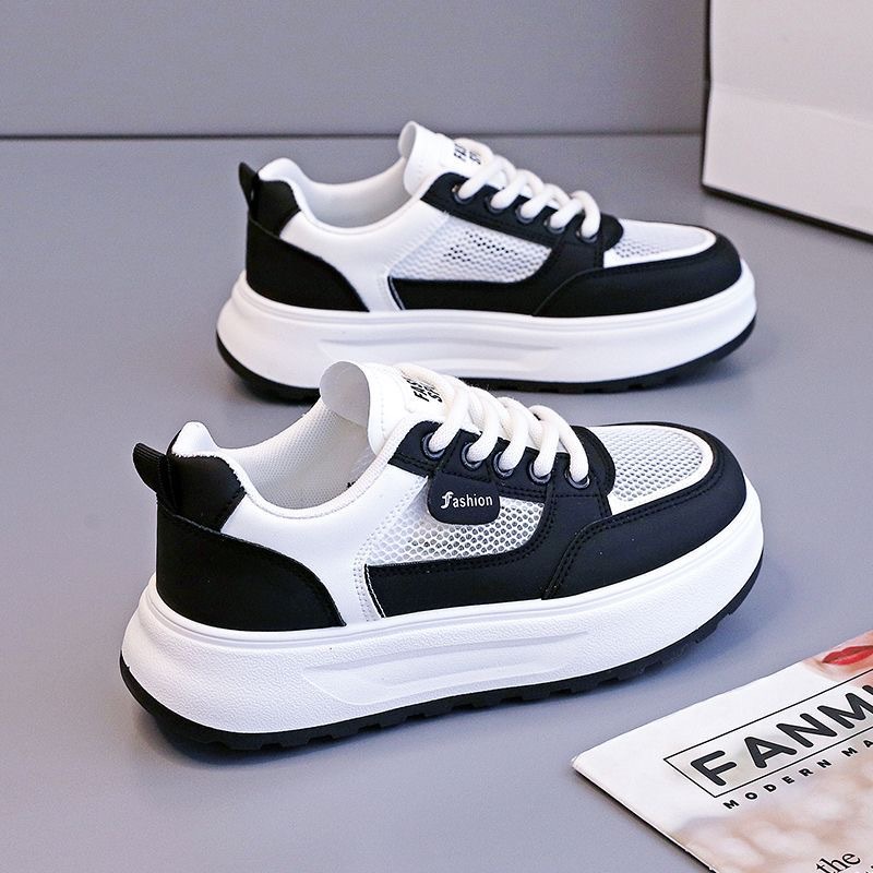 2026 nuevos zapatos de verano transpirables de malla coreana de zapatos blancos de suela gruesa zapatos de skate casuales de malla para mujeres