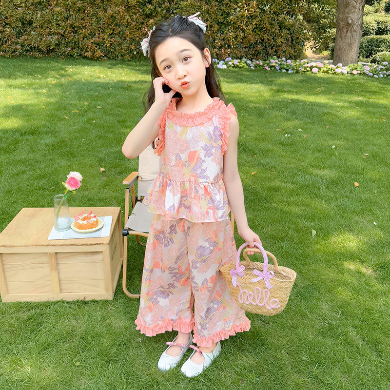 女の子の花の薄いタイプのスーツ2025新型の赤ちゃんの夏のベストの広い足のズボンの2つのセットの子供のファッション的な夏服