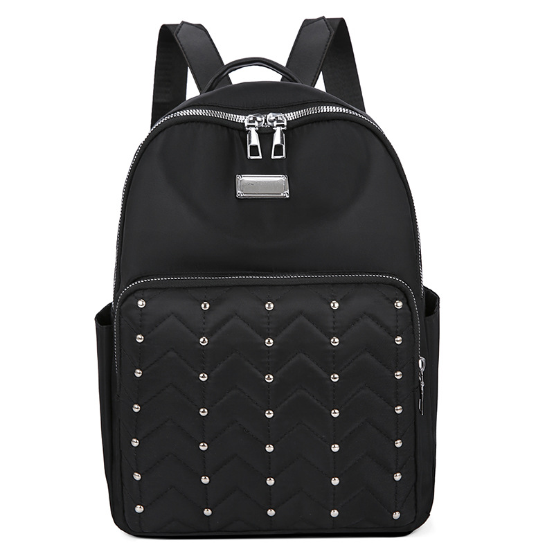 2023 verano nuevo estilo casual damas mochila de tela Oxford moda remache al aire libre mochila de viaje ligera al por mayor