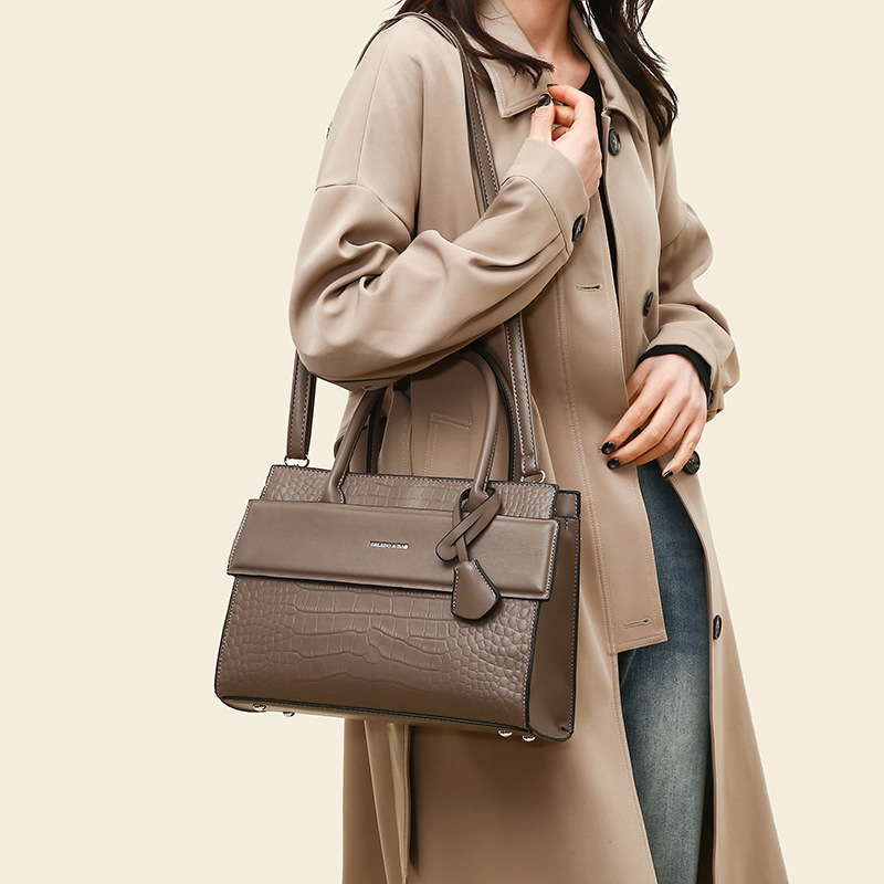European and American style crocodile pattern portable two-piece large bag trendy large capacity ladies tote bag live women's bag manufacturers