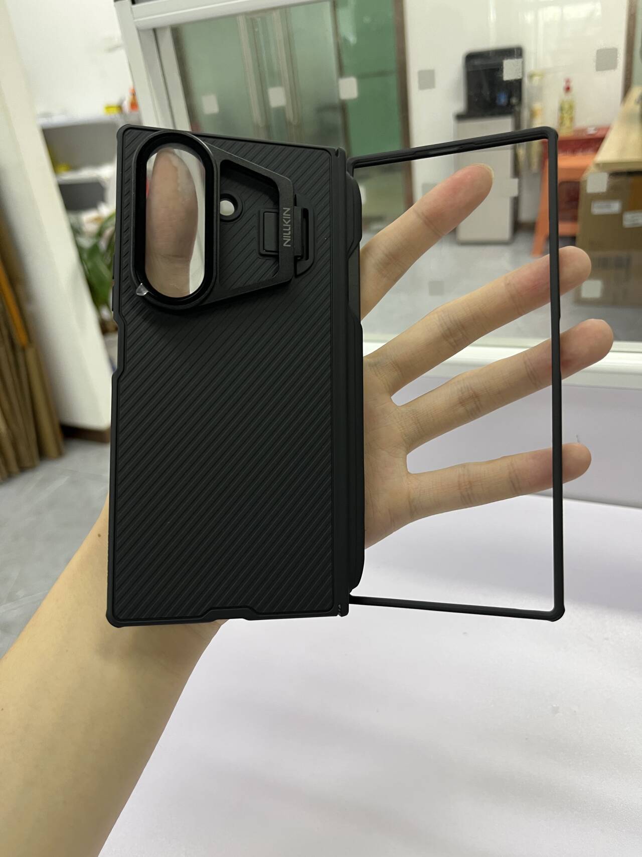 Ốp lưng gập Nillkin cho Samsung Z Fold có nắp gương trong suốt, chân đế và ngăn đựng bút W26 — Gương đen Prop cầm bút-Nắp gương trong suốt-Đen, Gương đen Prop [Phiên bản từ tính] Nắp gương trong suốt cầm bút-Đen, Gương đen Prop [Phiên bản từ tính] Nắp gương trong suốt cầm bút-Màu đen trong suốt, Samsung Z Gấp 7 5G/W26 chi tiết 18