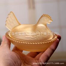 ���R�d�·f����A Covered Glass Hen Storage Trayĸ�u�ռ{�P
