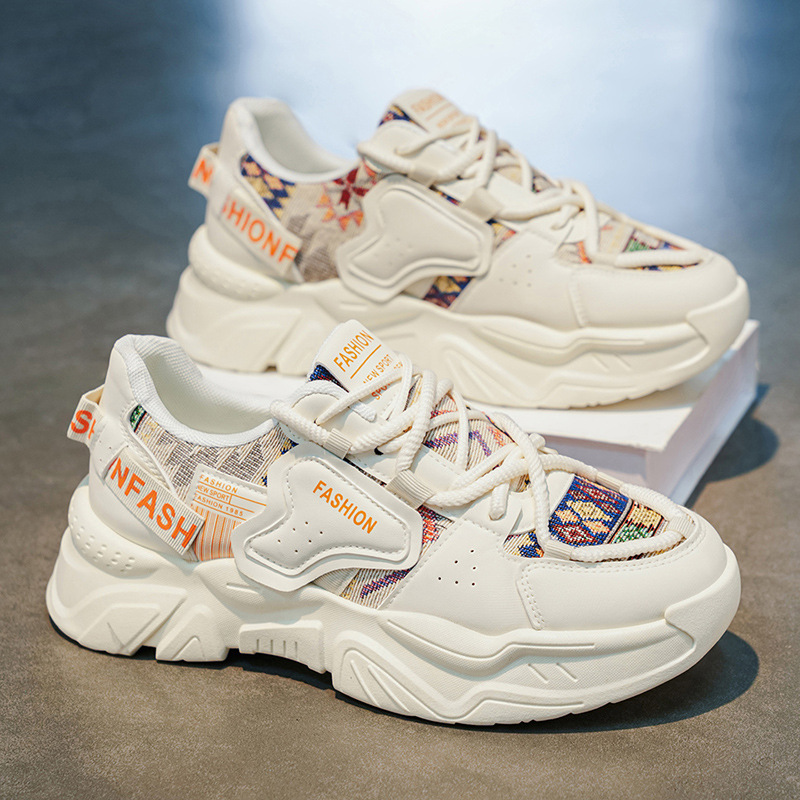2026 primavera nuevo ligero y transpirable zapatos de papá hombre de altura de suela gruesa moda casual versátil zapatillas deportivas de verano para hombre