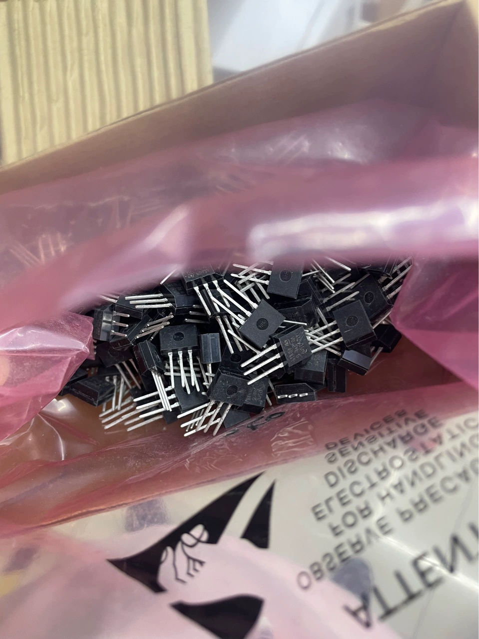 ST Оригинальные товары X0405MF T0-202 Силикон с односторонним управлением, небольшое количество можно узнать, см. Изображение